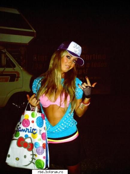 first vreau poza anahi blugi
