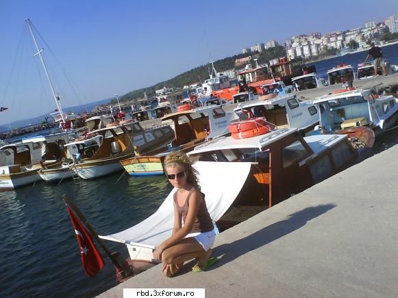 sunt va consider ffff dragute si de treaba pe toate :nod:  :nod: poze cu noi