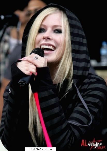 .-Avril Lavigne.^ - Cred ca er afirg :D - Muzica