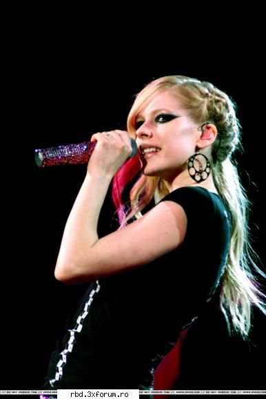 .-Avril Lavigne.^ - e recenta..poza..:D - Muzica