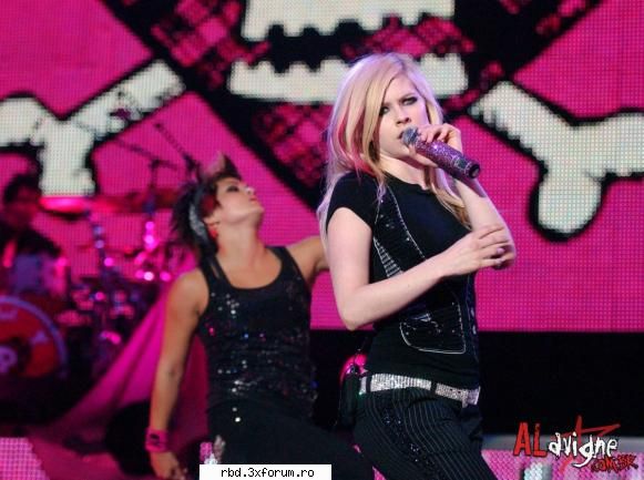 .-Avril Lavigne.^ - Imi place cum se imbraca.>:D - Muzica