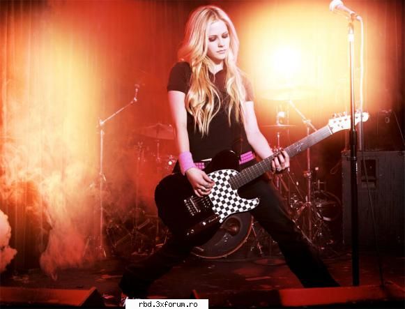 .-Avril Lavigne.^ - Eo o ador :X:X:X ... SUnt fana infocata Avril - Muzica