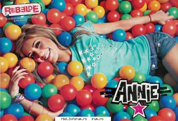 vreau o poza cu annie intr-o fusta roz be first