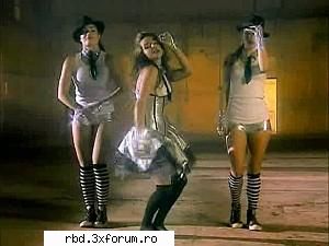 Brenda Asnicar - brenda nu are 15 ani are 17...dak a pozat intr`o - Muzica