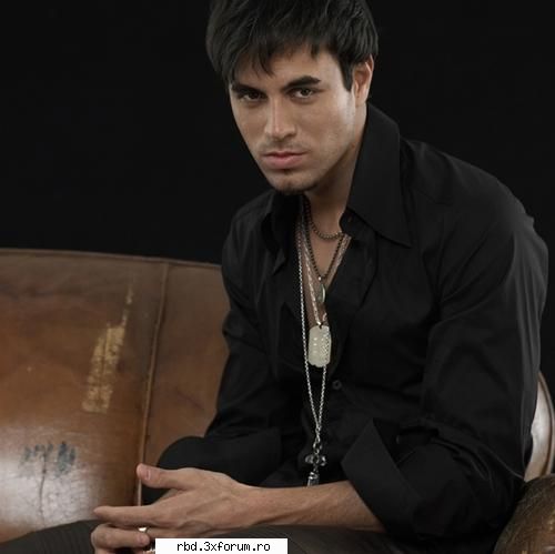 Enrique Iglesias - imi place de el.... =) ..... shi canta foarte - Muzica