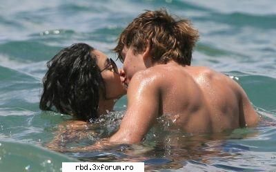 Joaca de`a vedetele - Vanessa cade peste el sh s euita in ochii lui=)) - Jocuri