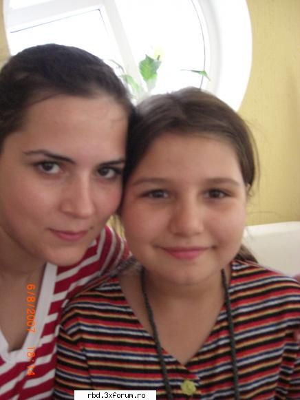 pun cateva poze cu mn si cu soramea da sa nu radeti de mn aici eram cand am fost la mamaia poze cu