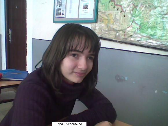 pun si yo o poza cu mine dar va rog mult sa nu radeti de mine k am iesit nasol in poza asta m-au