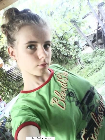 :rolleyes: ....aja o poza cu mine..care nu-mi place deloc poze cu noi