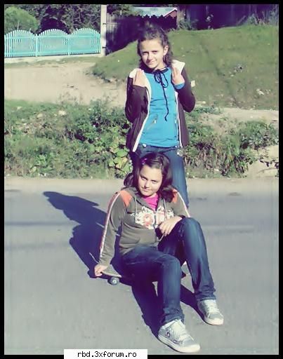 tot cu varmea :rotfl: imi intra soarele in ochi. :rolleyes: poze cu noi