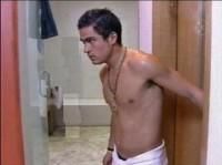 poncho se trezeste si incepe sa cante aia de la vama veche vino sa visam sub apa  :rotfl:  :