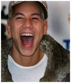 dulce:hy mah ca nu`i aja :rotfl: ..e baiat si ucker si ai gresit persoanele :rotfl: 
may: na d-aici