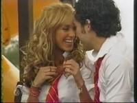 poncho se pune langa ea : din inima mea zici ? hopa ! ah' te'am prins :)  rbd:la familia game