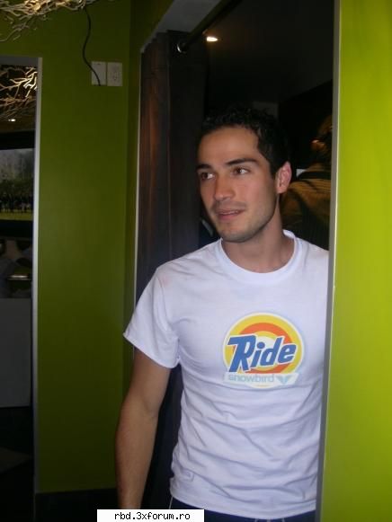 poncho : buna lume !  :rolleyes:  rbd:la familia game